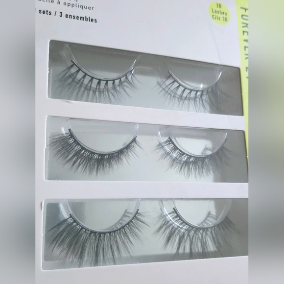 Soft Glam Eyelashes Set - 3 pack Whispy Eyelashes - Picture 4 of 4